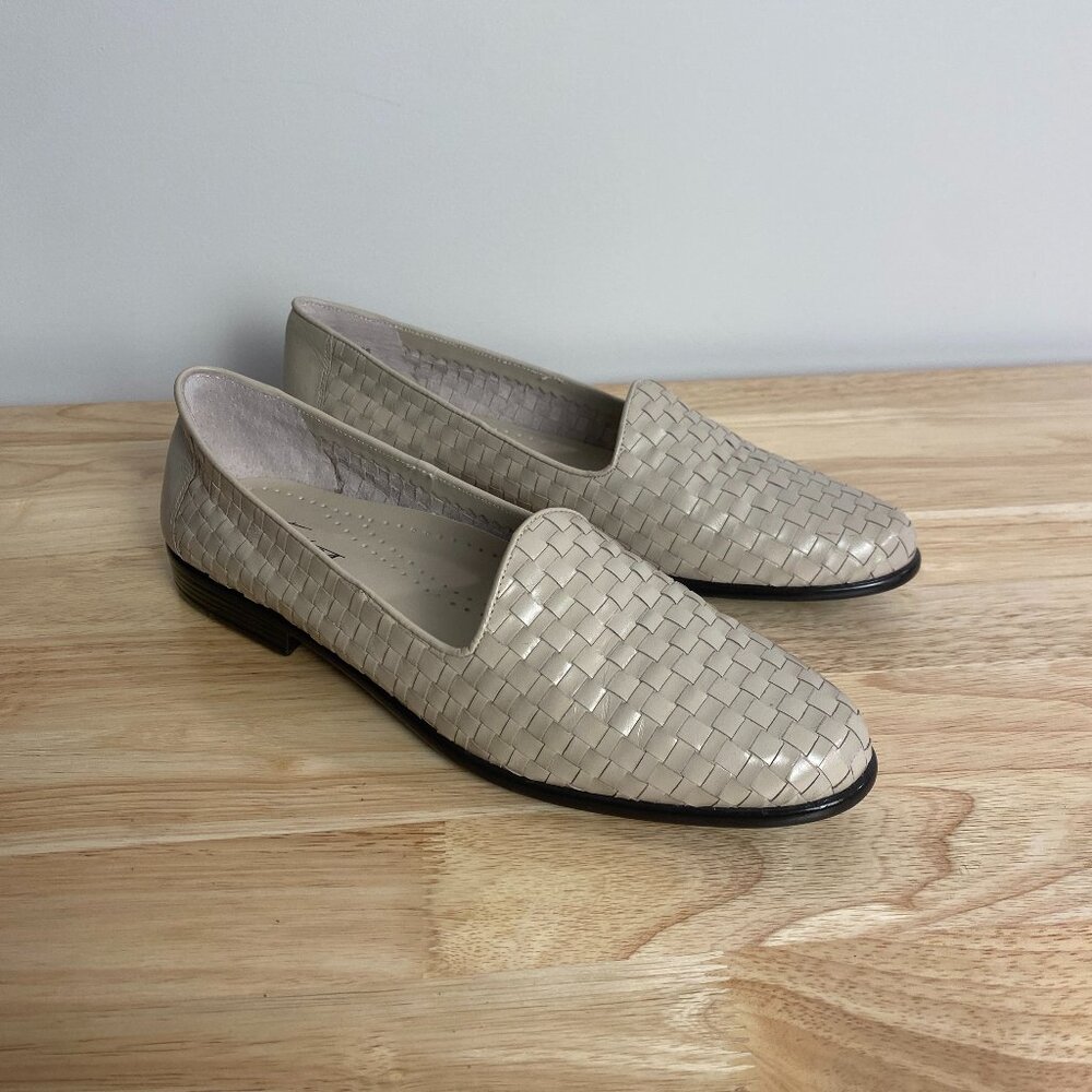 Women's Trotters Liz Ballet Flat in Bone Size 8 AA Narrow